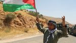 Saat Warga Palestina Adu Argumen dengan Tentara Israel