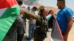 Saat Warga Palestina Adu Argumen dengan Tentara Israel