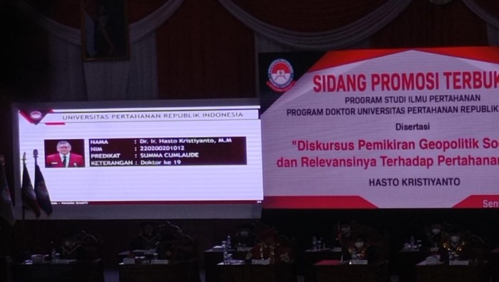 Sekjen PDIP Raih Gelar Doktor Unhan dengan Predikat Summa Cumlaude