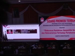 Sekjen PDIP Raih Gelar Doktor Unhan dengan Predikat Summa Cum Laude