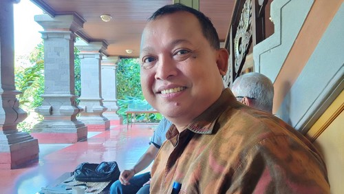 Sekretaris DPRD Bali Gede Suralaga