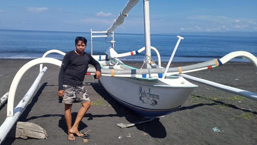 Seorang nelayan asal Desa Bugbug, Karangasem, Bali, sukses meraih gelar doktor. Kini nama lengkap beserta gelarnya adalah Dr. I Ketut Wiriawan, S.Pd., M.Pd.