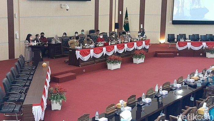 Sidang paripurna di gedung DPRD Medan