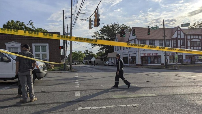 The Chattanooga Police Department investigate the scene following a shooting on Sunday, June 5, 2022, in Chattanooga, Tenn. (Tierra Hayes/Chattanooga Times Free Press via AP)