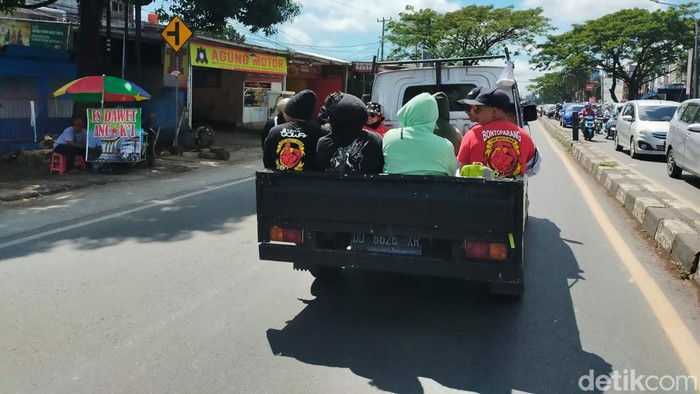 Suporter PSM Makassar berangkat ke Parepare mendukung Juku Eja bertanding