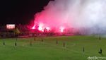 Penampakan Flare di Stadion BJ Habibie Saat Babak Kedua PSM Vs Sulut