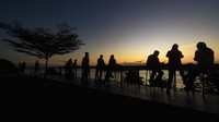 TWA Gunung Tunak menawarkan berbagai destinasi wisata dalam satu lokasi seperti wisata pantai, lokasi berkemah serta penangkaran kupu-kupu dan rusa.