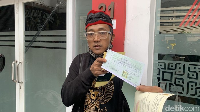 Teddy Pardiyana tunjukan bukti kepemilikan kosan 32 pintu