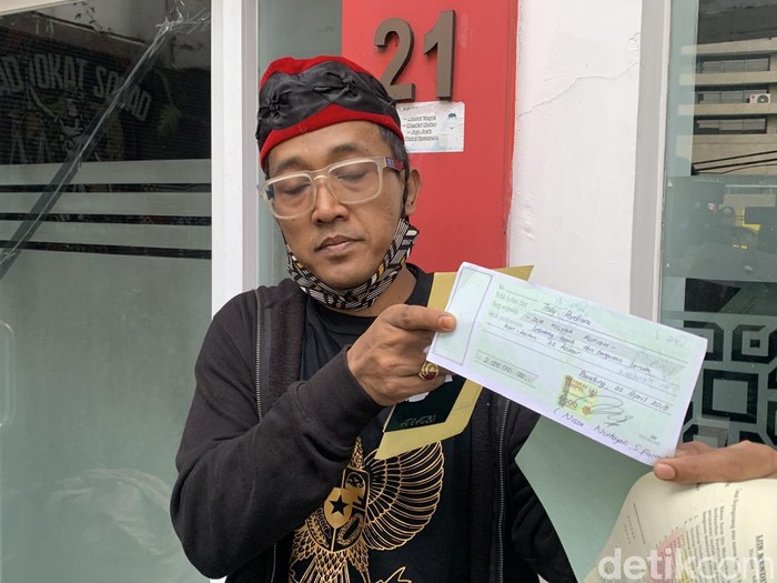 Teddy Pardiyana tunjukan bukti kepemilikan kosan 32 pintu