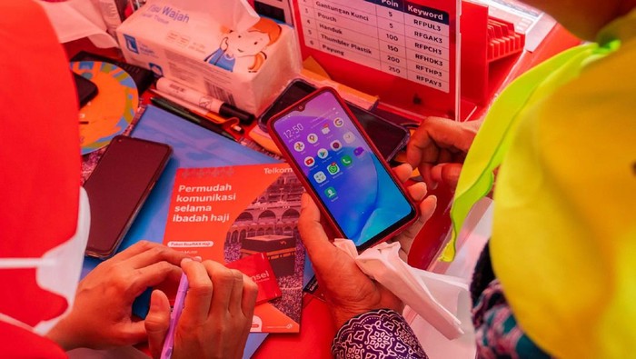 Seiring kembali dibukanya ibadah haji tahun ini, Telkomsel menyiapkan Posko Haji Telkomsel sebagai pusat layanan pelanggan dan paket internet jamaah haji Indonesia.