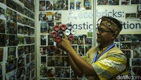 Jika dilihat ecobricks ini akan seperti lego yang dapat dibongkar pasang sehingga lebih fleksibel.