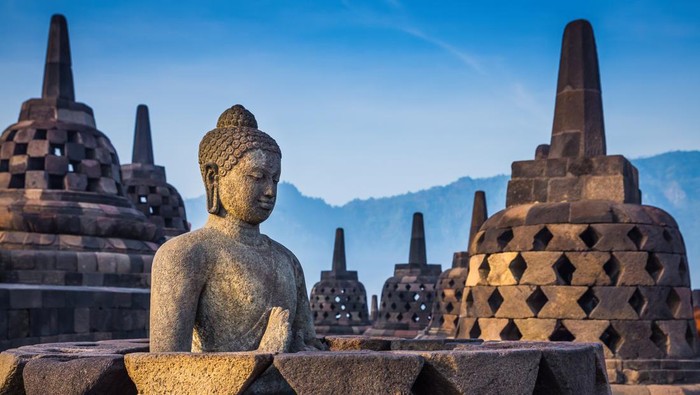 Tiket Borobudur 750 ribu ramai diperbincangkan. Kenaikan harga tiket candi di Jawa Tengah tersebut dianggap terlalu tinggi untuk sebuah tempat wisata.