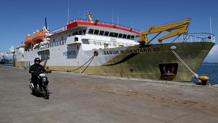 KM Sabuk Nusantara 85 resmi mendapatkan tambahan rute pelayaran ke wilayah Pangkajene dan Kepulauan, Sulawesi Selatan, Makasar, senin (6/6). Menjawab surat permintaan Pemda setempat, Kementerian Perhubungan menugaskan PT PELNI untuk memasukan Pangkajene dan Kepulauan ke dalam rute reguler KM Sabuk Nusantara 85. Dengan tambahan ini, wilayah tersebut dilayani oleh dua kapal perintis dan diharapkan dapat meningkatkan perekonomian masyarakat.