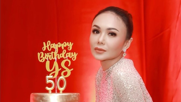 8 Potret Yuni Shara Rayakan Ultah Ke-50, Dipuji Masih Usia 20-an