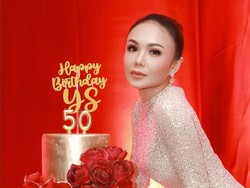 8 Potret Yuni Shara Rayakan Ultah Ke-50, Dipuji Masih Usia 20-an