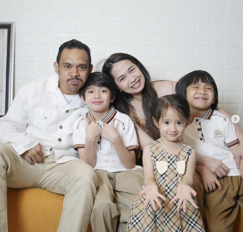 Verlita Evelyn Asyik Ngeliwet hingga Makan Asinan Buah Bareng Teman