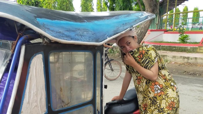 Viral 2 gadis di Polman tertangkap basah membuang sampah di depan kantor camat alias di sembarang tempat (Dok. Istimewa).