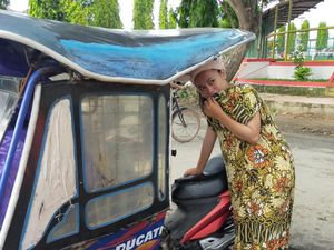 Viral 2 Gadis di Polman Kepergok Buang Sampah di Depan Kantor Camat