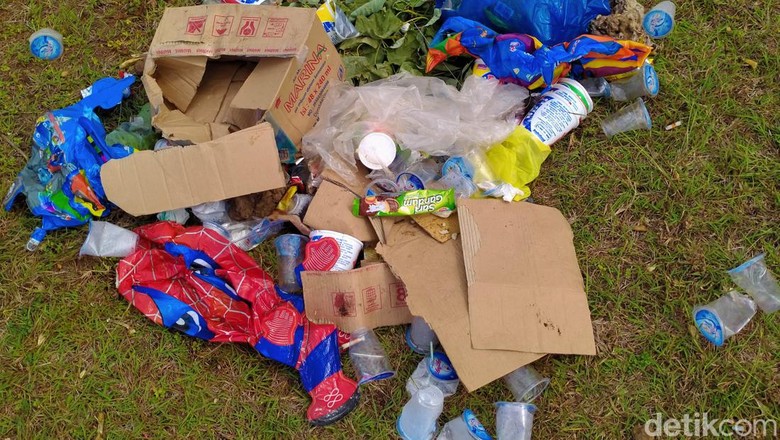Waduh, Savana Dipenuhi Sampah Usai Festival Tambora Waduh, Savana Dipenuhi Sampah Usai Festival Tambora