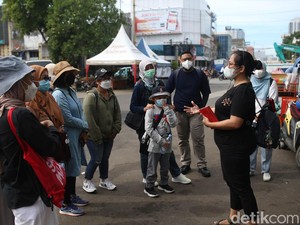 Inilah Walking Tour, Wisata Jalan Kaki yang Ngetren Kembali