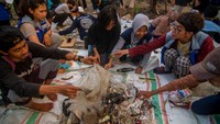 Sampel itu diambil untuk memastikan tingkat pencemaran sampah plastik, khususnya kemasan plastik di wilayah tersebut.