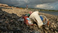 Indonesia merupakan penghasil sampah plastik laut terbesar kedua di dunia setelah China dengan volume sampah 3,8 juta ton per tahun.