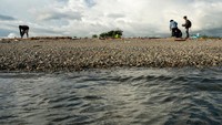 Pemerintah Indonesia telah menyusun rencana aksi pengurangan sampah plastik di laut dan menargetkan pengurangan volume sampah plastik di lautan sebesar 30 persen untuk sampah kemasan plastik pada tahun 2028.