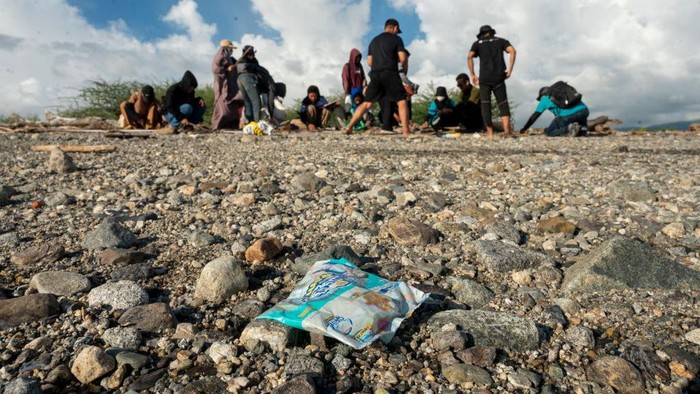 1241124103 Environmental activists weighed samples of plastic waste taken from Palu Bay Beach, Central Sulawesi Province, Indonesia on June 5, 2022. The sampling is to ensure the level of pollution of plastic waste, especially plastic packaging in the region, to be reported to the government in order to take countermeasures. Indonesia is the second largest producer of marine plastic waste in the world after China with a waste volume of 3.8 million tons per year. This figure is increasing in line with population growth and urbanization that occurs. The Government of Indonesia has developed an Action Plan to Reduce Plastic Waste in the Ocean and targets to reduce the volume of plastic waste in the ocean by 30 percent for plastic packaging waste by 2028 and 70 percent for plastic waste in the ocean as a whole by 2024. (Photo by Basri Marzuki/NurPhoto via Getty Images)
