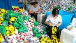 Pabrik Pembuatan Bola Sepak di China Kembali Bergeliat