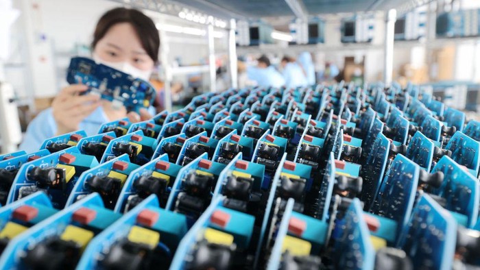 1401372903 DEQING, CHINA - JUNE 06: An employee works on the assembly line of electric charging units for new energy vehicles at a factory on June 6, 2022 in Deqing County, Huzhou City, Zhejiang Province of China. (Photo by Xie Shangguo/VCG via Getty Images)