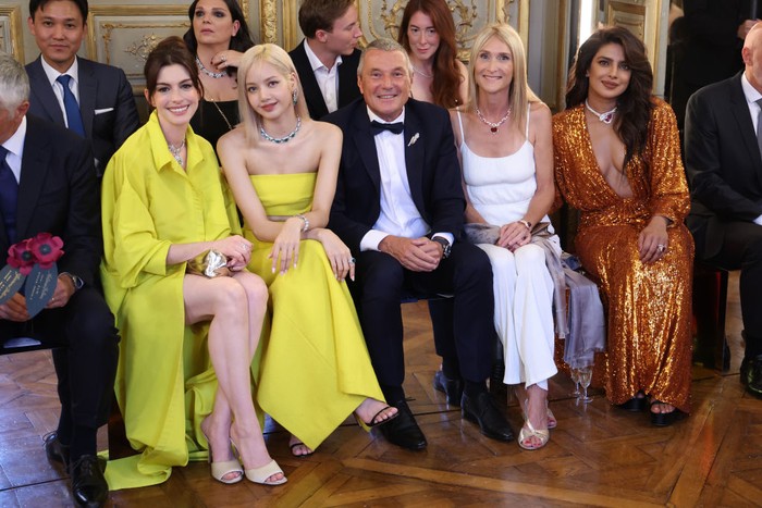 1401413022 PARIS, FRANCE - JUNE 06: (L-R) Anne Hathaway, Priyanka Chopra Jonas and Lisa aka Lalisa Manoban attend the BVLGARI EDEN THE GARDEN OF WONDERS on June 06, 2022 in Paris, France. (Photo by Daniele Venturelli/Getty Images for Bvlgari)