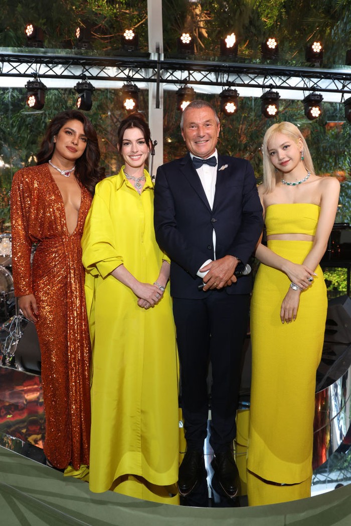 1401413022 PARIS, FRANCE - JUNE 06: (L-R) Anne Hathaway, Priyanka Chopra Jonas and Lisa aka Lalisa Manoban attend the BVLGARI EDEN THE GARDEN OF WONDERS on June 06, 2022 in Paris, France. (Photo by Daniele Venturelli/Getty Images for Bvlgari)