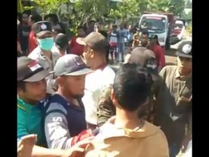 Adu Mulut Warnai Protes Warga Lumajang Tolak Truk Pasir Melintas