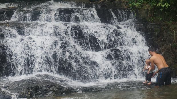Air Terjun Muara Karing dan Fosil Ratusan JutaTahun