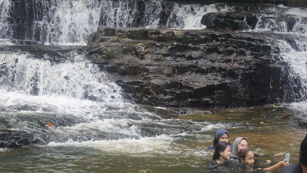 Air Terjun Muara Karing dan Fosil Ratusan JutaTahun