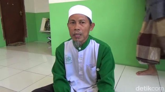 Amir Khilafatul Muslimin Wilayah Surabaya Raya Aminuddin Mahmud di Masjid Al-Fatah Surabaya.