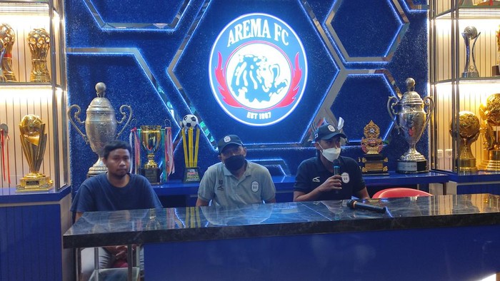 Arema FC menjamu RANS Nusantara FC malam ini di Stadion Kanjuruhan. Kick off laga uji coba tersebut pukul 20.00 WIB.