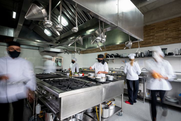 7 Arti Mimpi Masak di Dapur hingga Lihat Orang Lain Masak