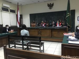 Nicholas Sean Tak Jadi Datang, Sidang Ayu Thalia Ditunda