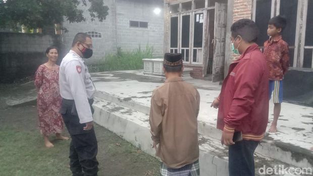 Bayi perempuan yang ditemukan di teras warga di Kediri