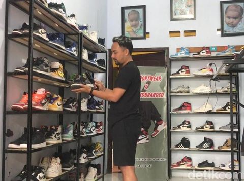 bisnis sepatu bekas bermerek