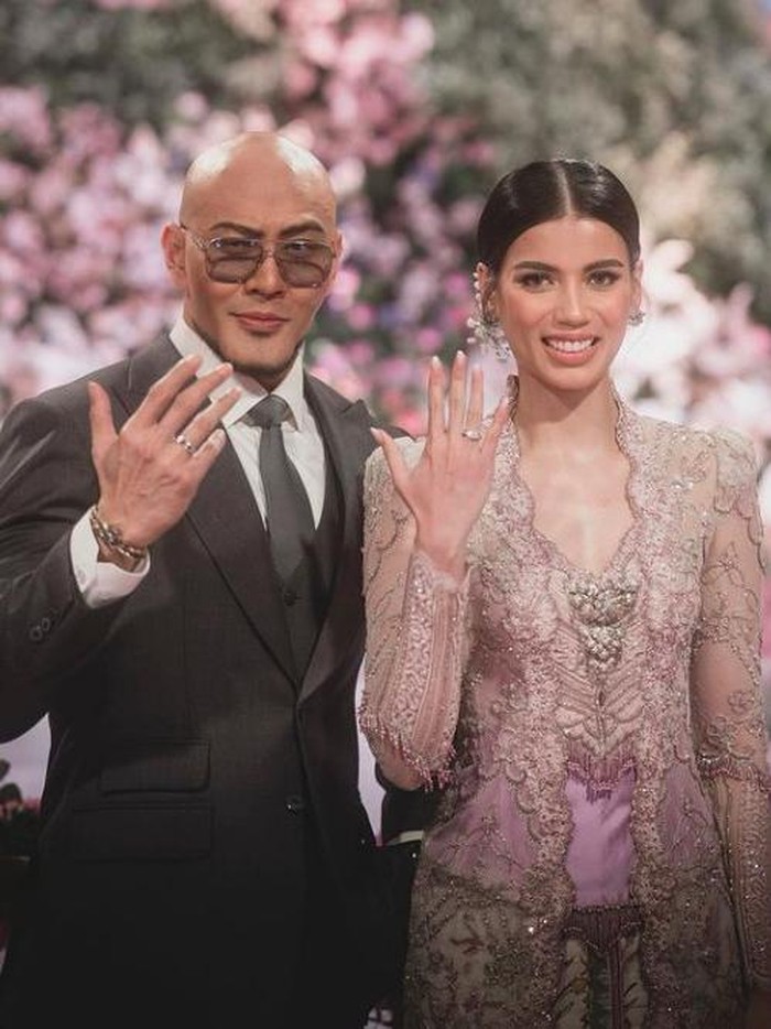 Deddy Corbuzier dan Sabrina Chairunnisa menikah.