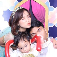 Tak sedikit netizen yang memberikan pujian melihat penampilan Fuji tersebut. Beberapa mengaku jadi teringat dengan mendiang Vanessa Angel. “Jdi inget postingan kavanes,” komentar salah seorang netizen. “Jadi inget alm kak vanesa baju nya,” komentar lainnya. Foto: Instagram/@fuji_an