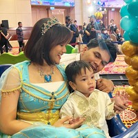 Penampilan Gala yang menggemaskan juga tak kalah mencuri perhatian. Anak dari mendiang Vanessa Angel dan Bibi Ardiansyah itu kini sudah semakin besar. Foto: Instagram/@fuji_an