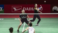 Mereka menang dengan skor 18-21, 21-12 dan 21-14.