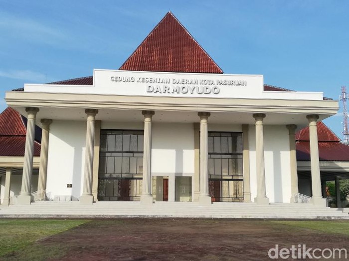 gedung kesenian darmoyudo
