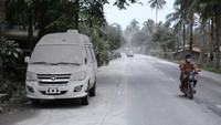 Sebelumnya, Gunung berapi Bulusan yang terletak di Filipina bagian timur itu memuntahkan abu vulkanik pada Minggu (5/6). Kegiatan bersih-bersih tersebut dilakukan sehari setelah letusan gunung itu.