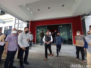 Kembali Berdinas, Ridwan Kamil Tampak Lebih Tegar