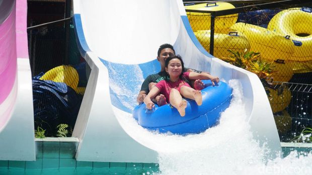 Hawai Waterpark berada di Kabupaten Malang. Lokasinya tak jauh dengan pintu Tol Singosari.