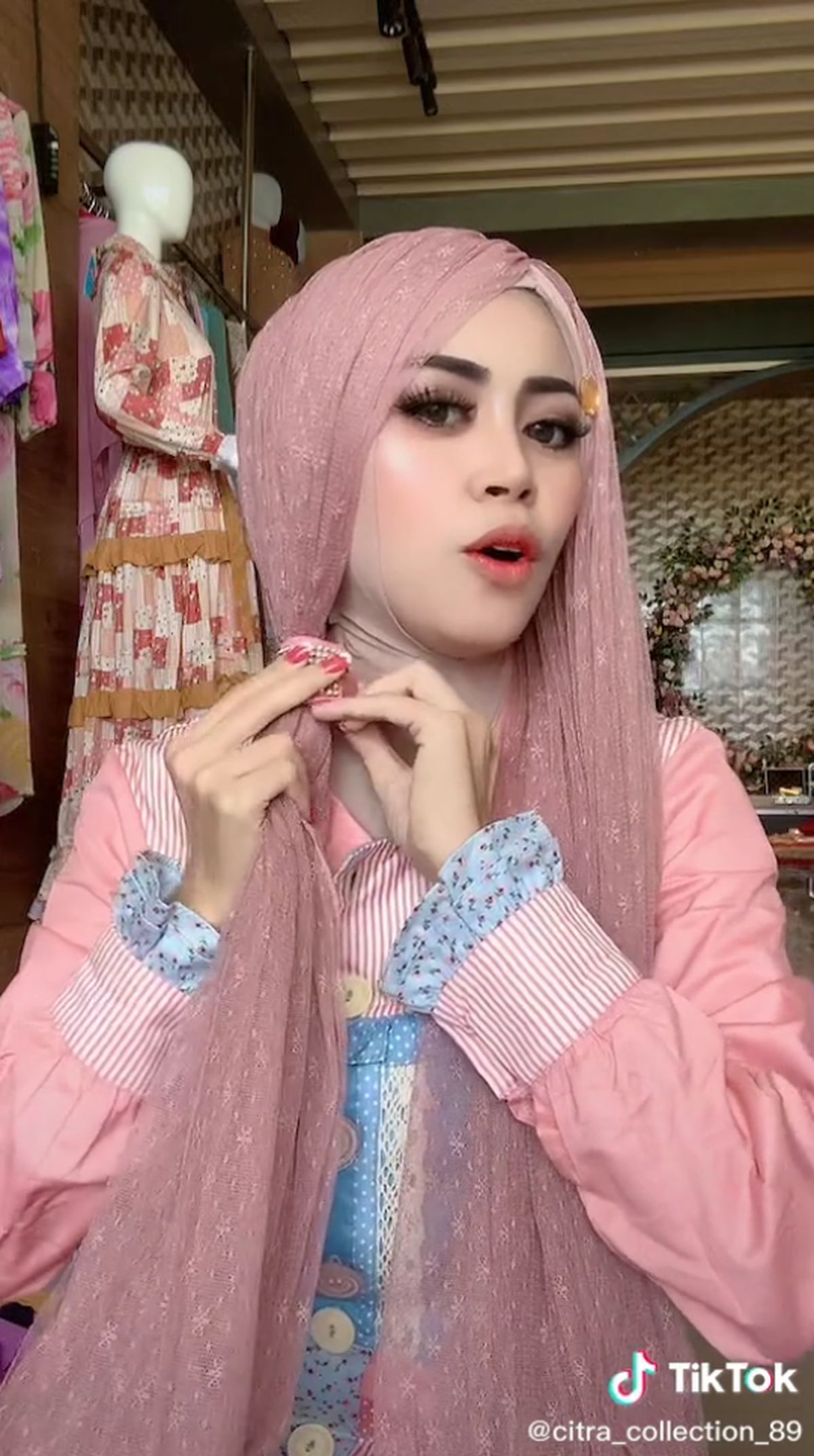 Viral Gaya Hijab Mirip Rambut Bisa Dikepang, Netizen Sebut bak Gorden